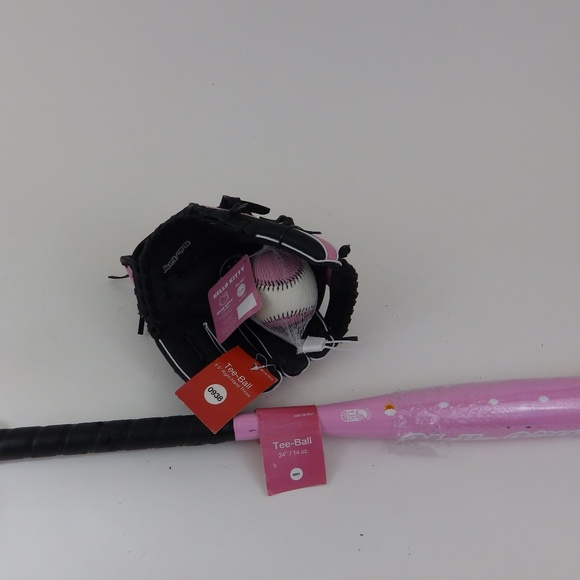 Hello Kitty Tee-Ball Set, Bat, Glove, Ball NWT Vintage 2013 Only Displayed - Picture 2 of 6